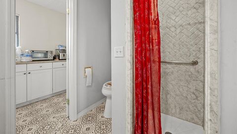 949 SE Breakwater Ave