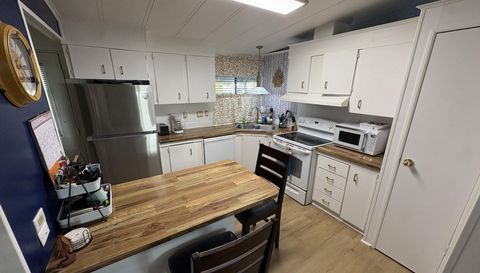 6028 Torrey Pines Dr