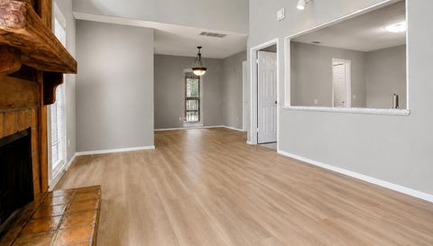 9254 Forest Ln