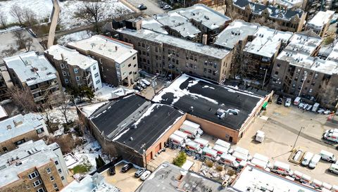 845 W Belle Plaine Avenue