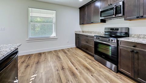 14217 Camelot Pl