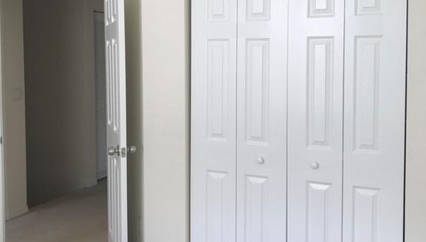 141 E Thatch Palm Cir