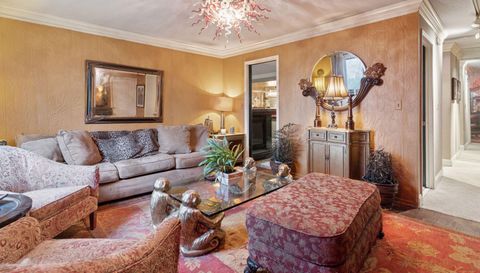 3076 Lexington Avenue N