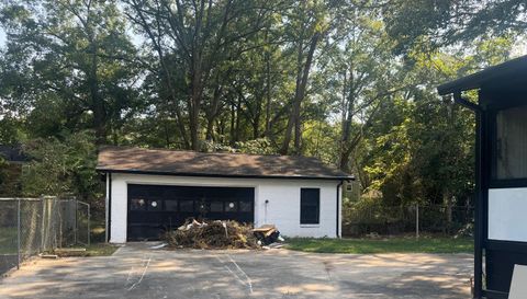 1824 Tiger Flowers Dr NW