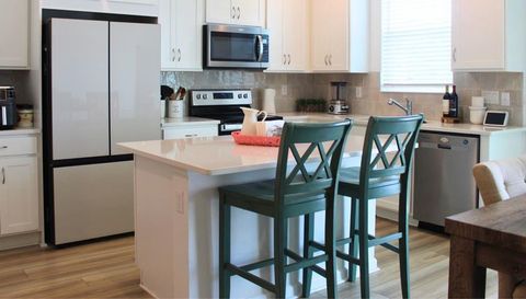 1005 SPRING PALMS LOOP