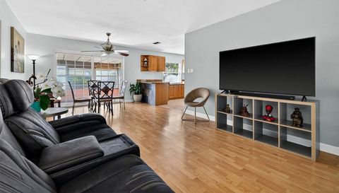233 NW MADISON CIRCLE N