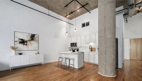 758 N Larrabee Street