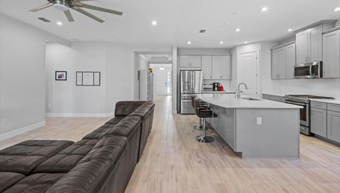 4512 CRESTPOINT Wy