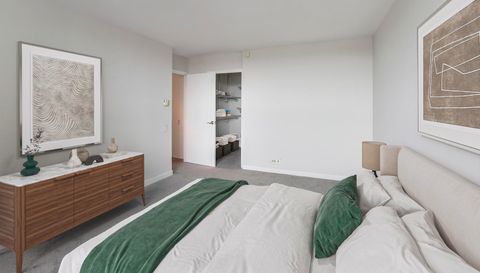 5733 N Sheridan Road