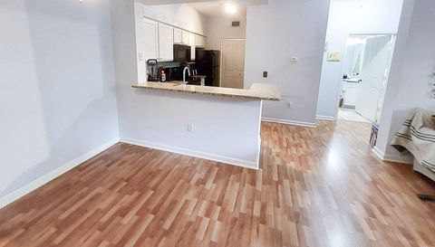 2204 Myrtlewood Cir E