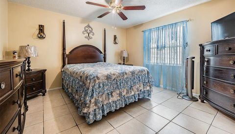 7210 N MANHATTAN AVENUE