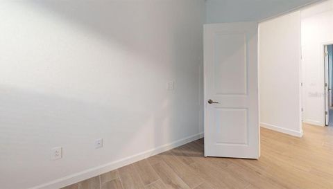 7949 LAKES EDGE LANE