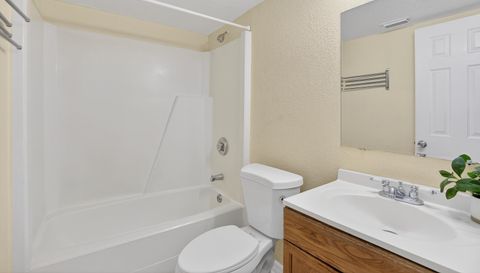 202 Red Maple Pl