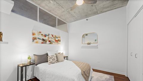 700 N LARRABEE Street