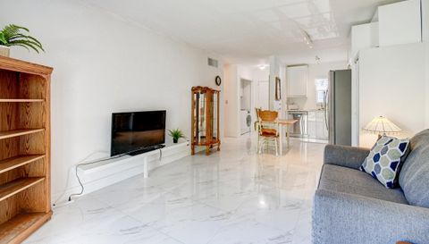 1111 Lake Terrace