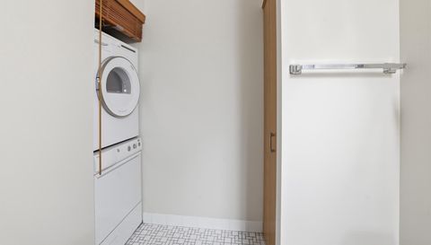 1425 W 28th Street W