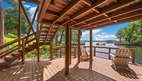 996 NW SCENIC LAKE DRIVE
