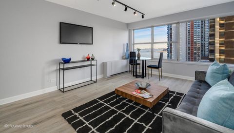 6157 N Sheridan Road