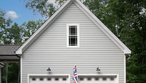 698 Maple Springs Ln