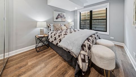 2712 W Sunnyside Avenue