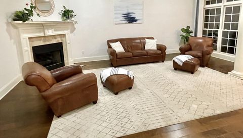 214 W Lake Cir