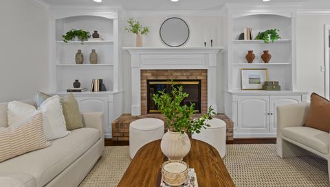 314 Lamplighter Ln SE