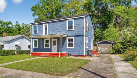111 E 54th St