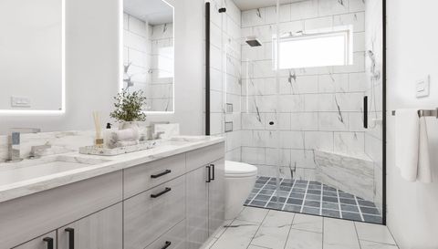 2923 N Southport Avenue