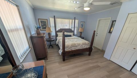29-33 SE 4th St