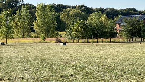 2808 N  Brickhouses Rd