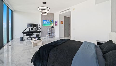 18555 Collins Ave Apt 2405