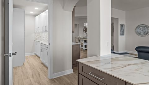 6061 Silver King Blvd