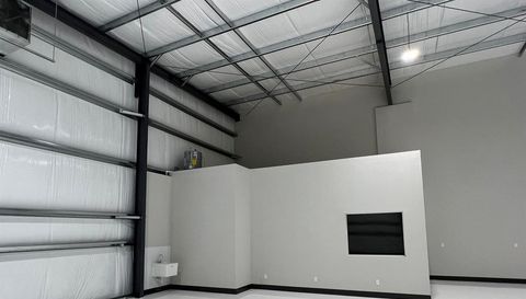 85 Hangar Way