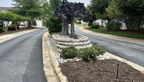 312 Robyns Glen Cir