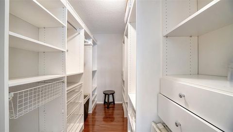 800 BENJAMIN FRANKLIN DRIVE