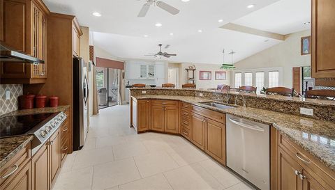 445 Bayshore