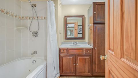 28 Bayview Dr