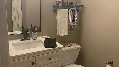 2428 Rolling Hill Dr