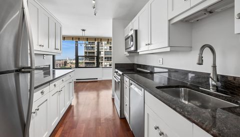 1560 N SANDBURG Terrace