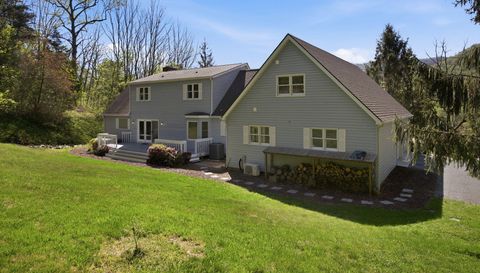29 Small Mountain Dr