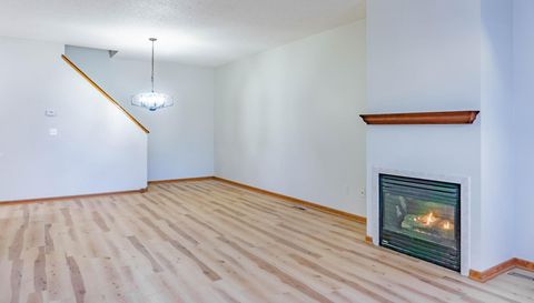 1122 Crystal Place W