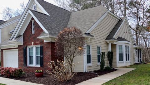 221 Great Lake Dr
