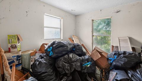2282 Diplomat Dr
