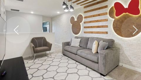 1692 TROPICAL PALMS CIRCLE