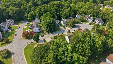 4902 Heritage Woods Ct