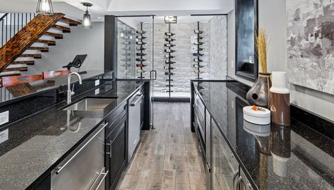 2712 W Sunnyside Avenue