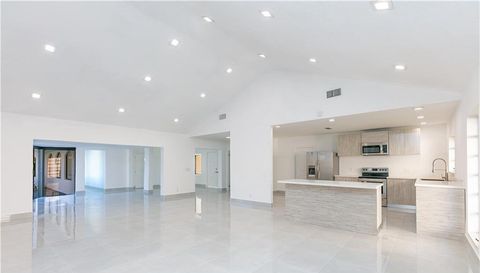 631 Palm Dr
