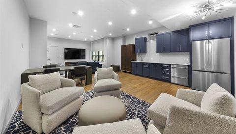 6157 N Sheridan Road