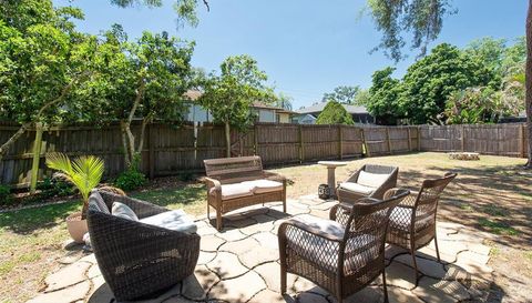 25 HARBOR WOODS CIRCLE