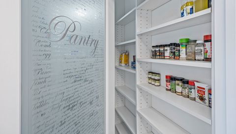 2712 W Sunnyside Avenue